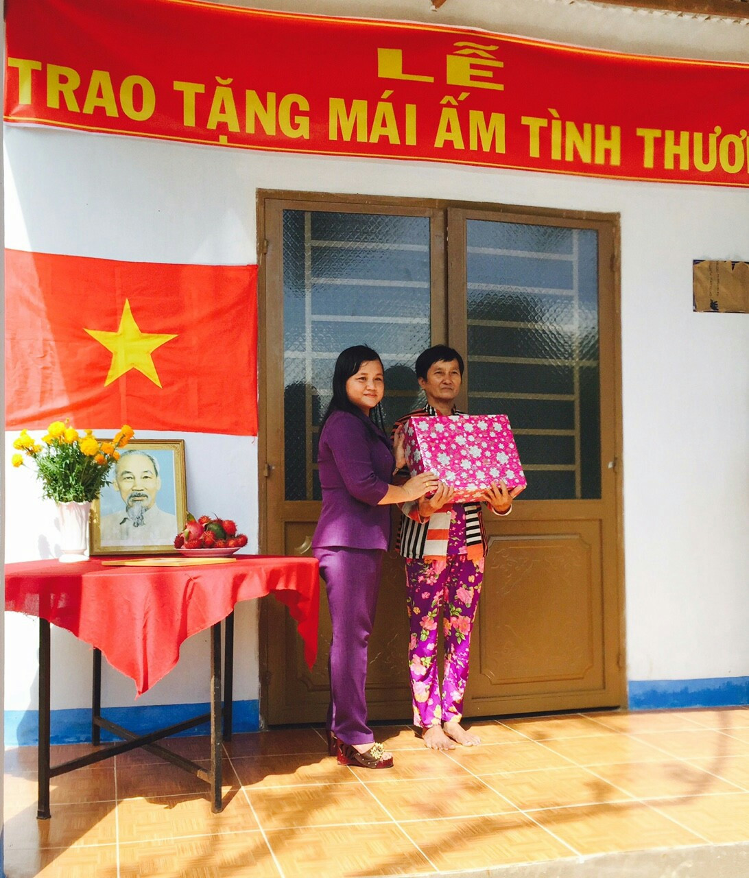 Gò Dầu: tặng Mái ấm tình thương và trao bò cho hội viên, phụ nữ nghèo