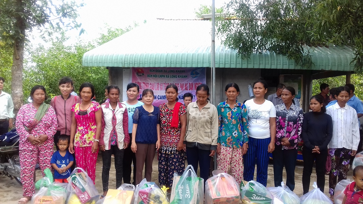 Đoàn Thanh niên - Hội LHPN xã Long Khánh  tổ chức hoạt động giao lưu thắt chặt nghĩa tình biên giới