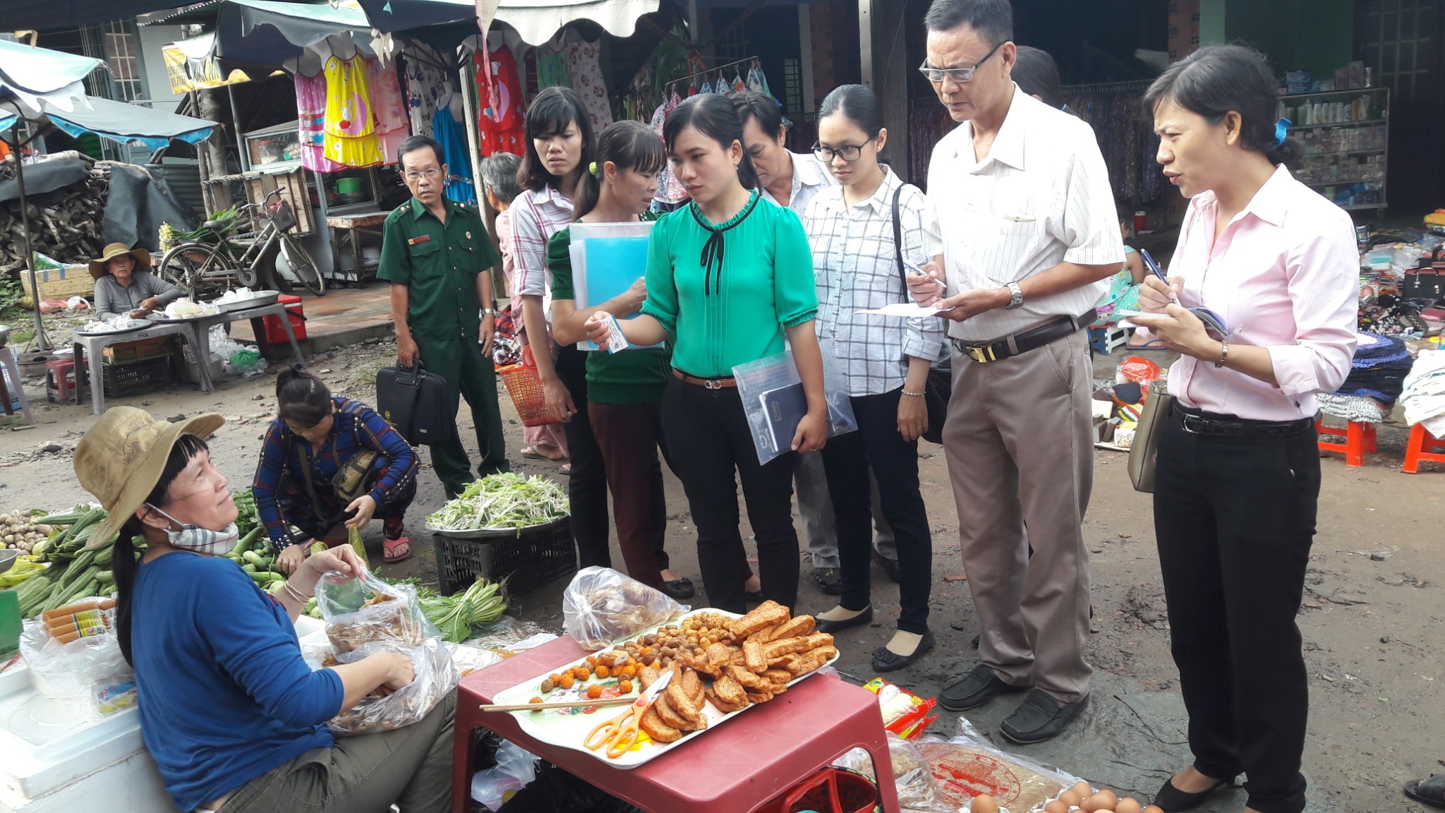 Hội LHPN huyện Dương Minh Châu: tổ chức giám sát công tác vệ sinh an toàn thực phẩm