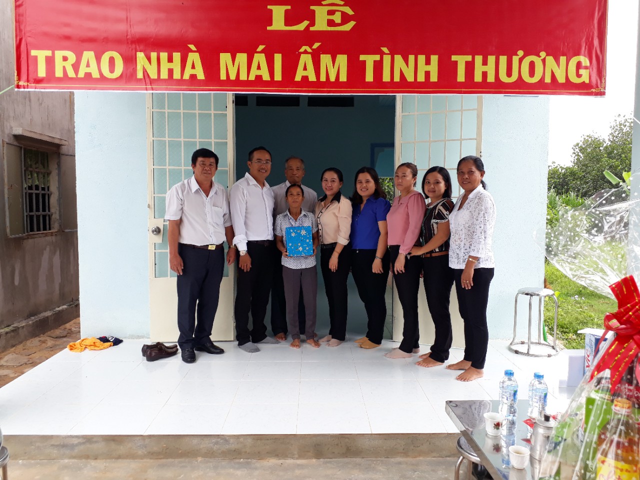 Hội LHPN thành phố Tây Ninh và Hội LHPN huyện Châu Thành trao Mái ấm tình thương cho phụ nữ nghèo