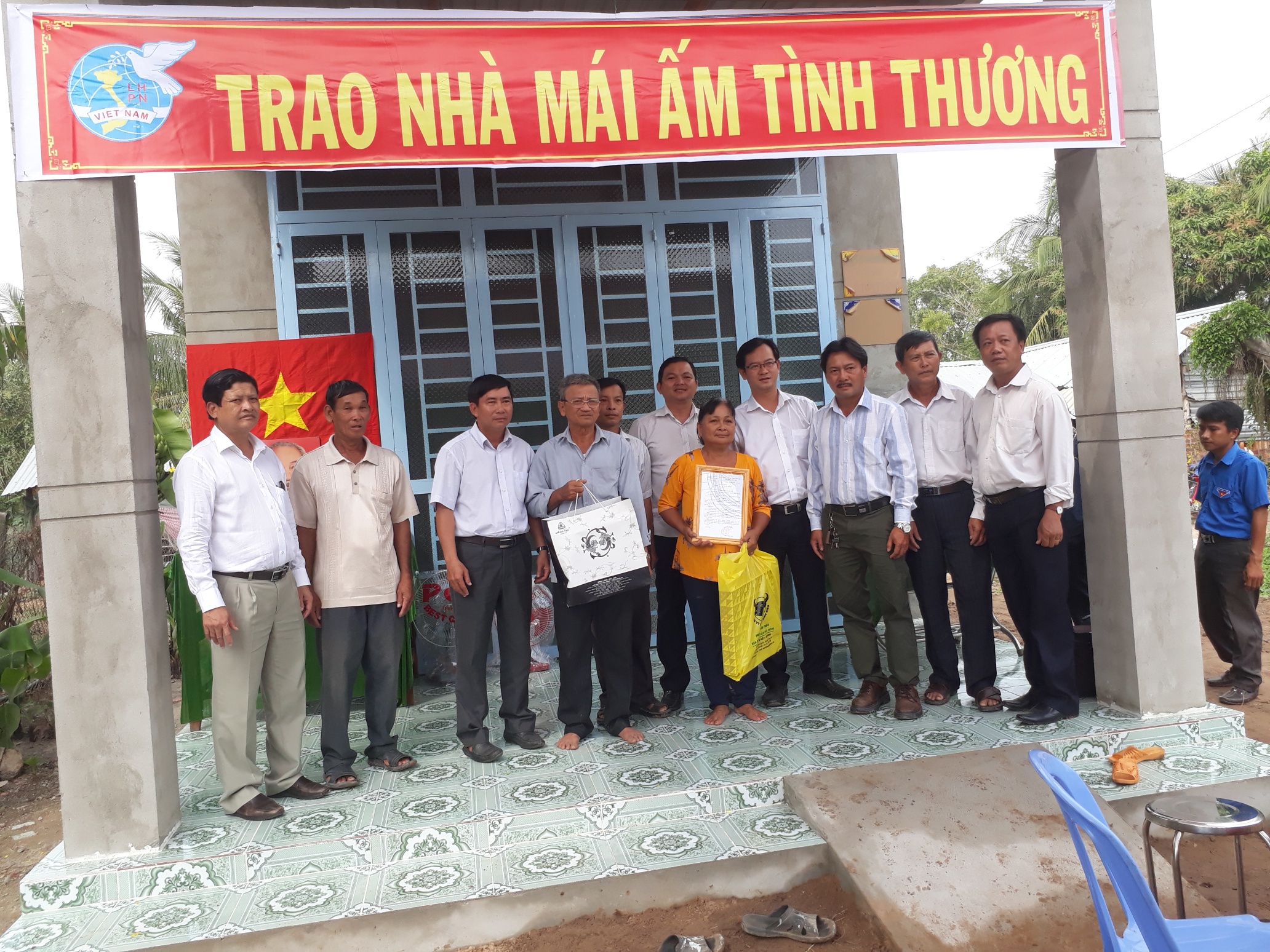 Hội Liên hiệp Phụ nữ xã Phước Lưu: tồ chức trao tặng mái ấm tình thương