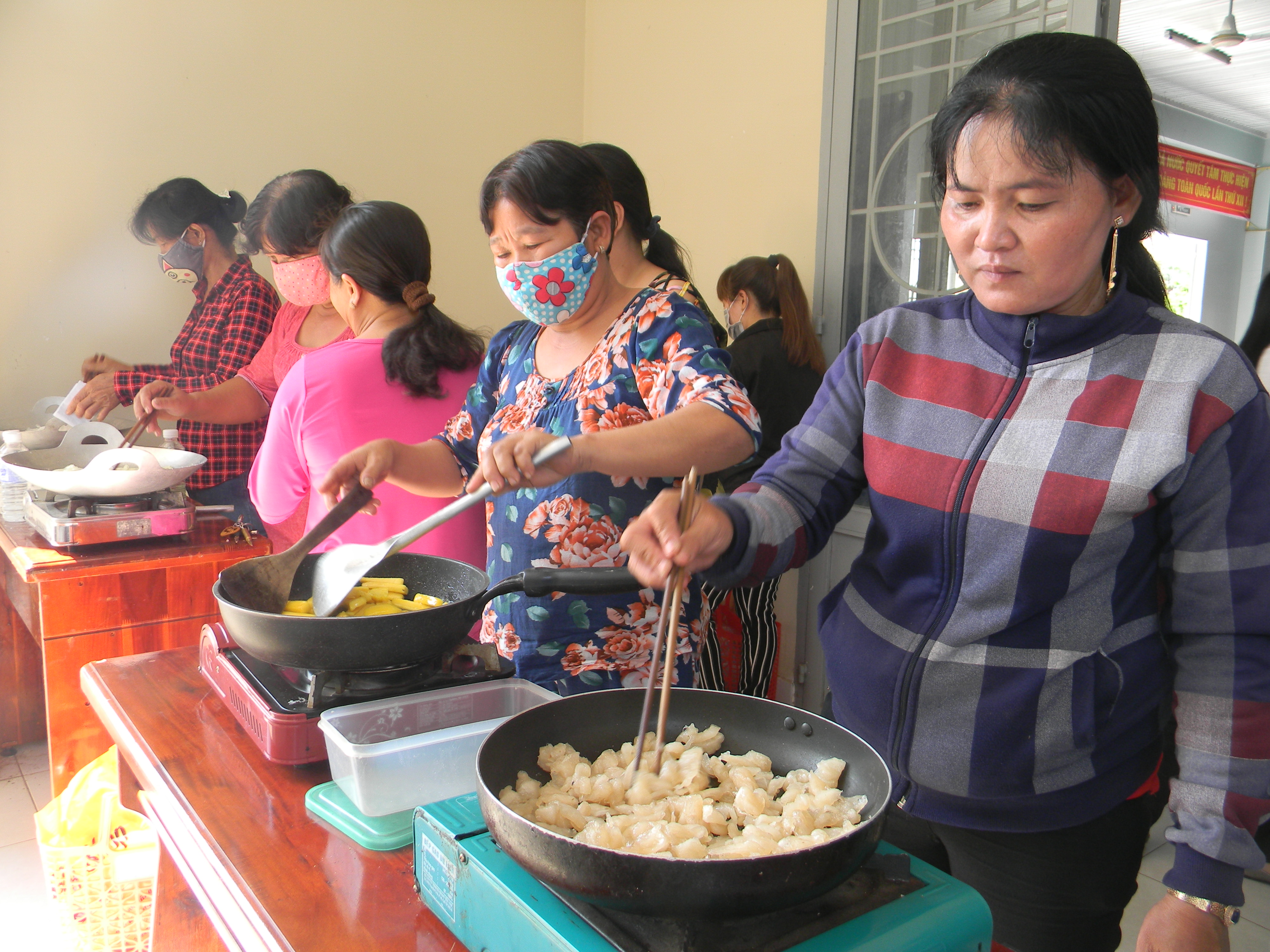 Hội LHPN các cấp (Châu Thành, Hiệp Tân, Phước Thạnh): đa dạng các hoạt động mừng Đảng, mừng Xuân