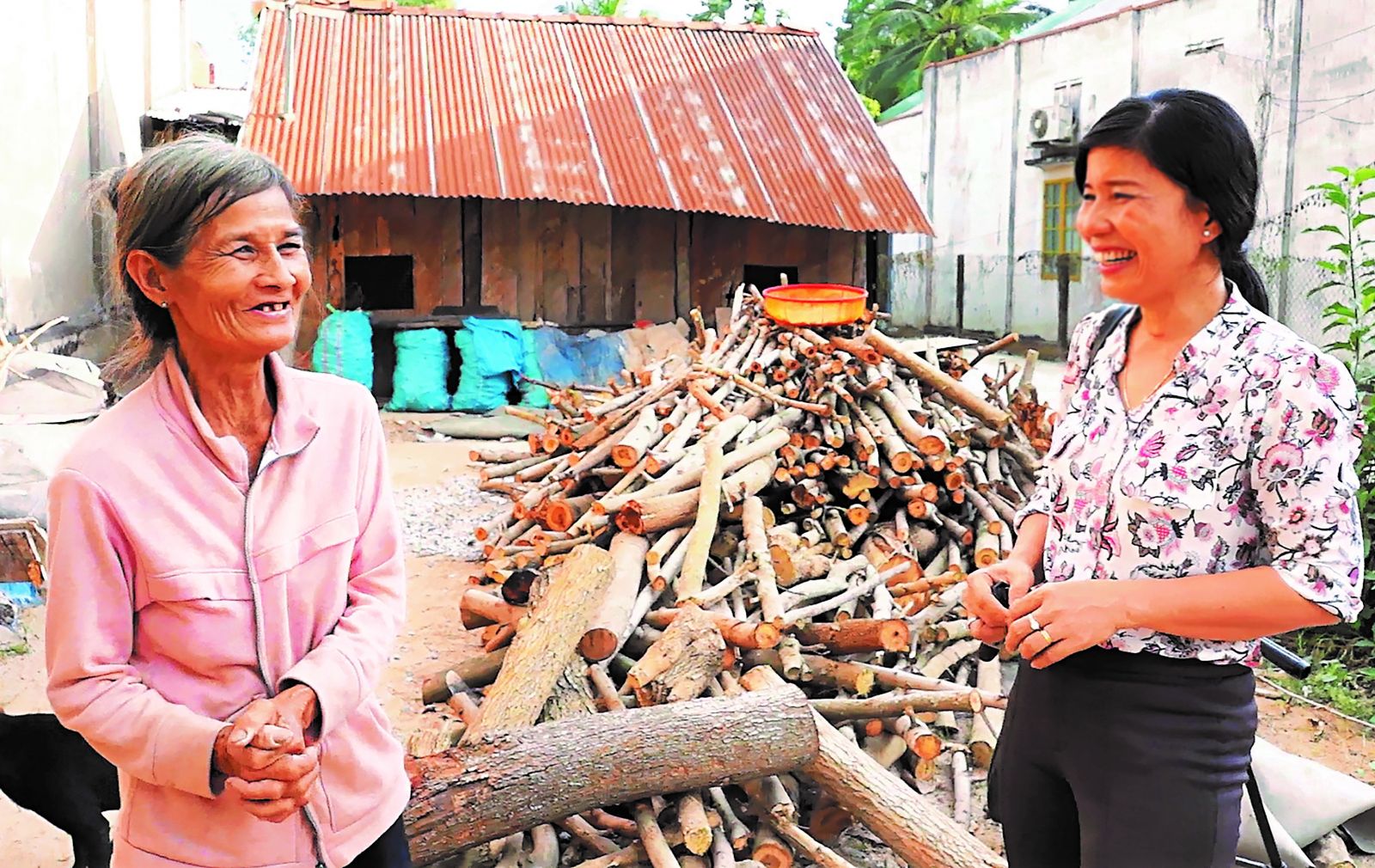 Tương thân, tương ái, “lá rách ít đùm lá rách nhiều”