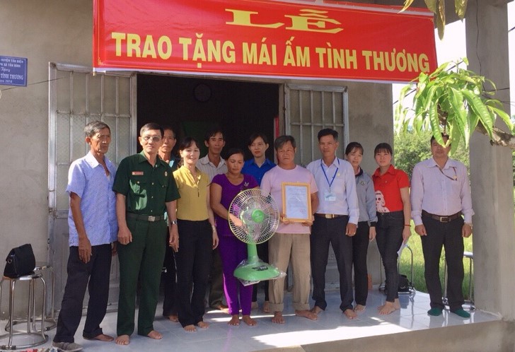 Hội LHPN xã Tân Bình: Bàn giao “Mái ấm tình thương” cho phụ nữ nghèo