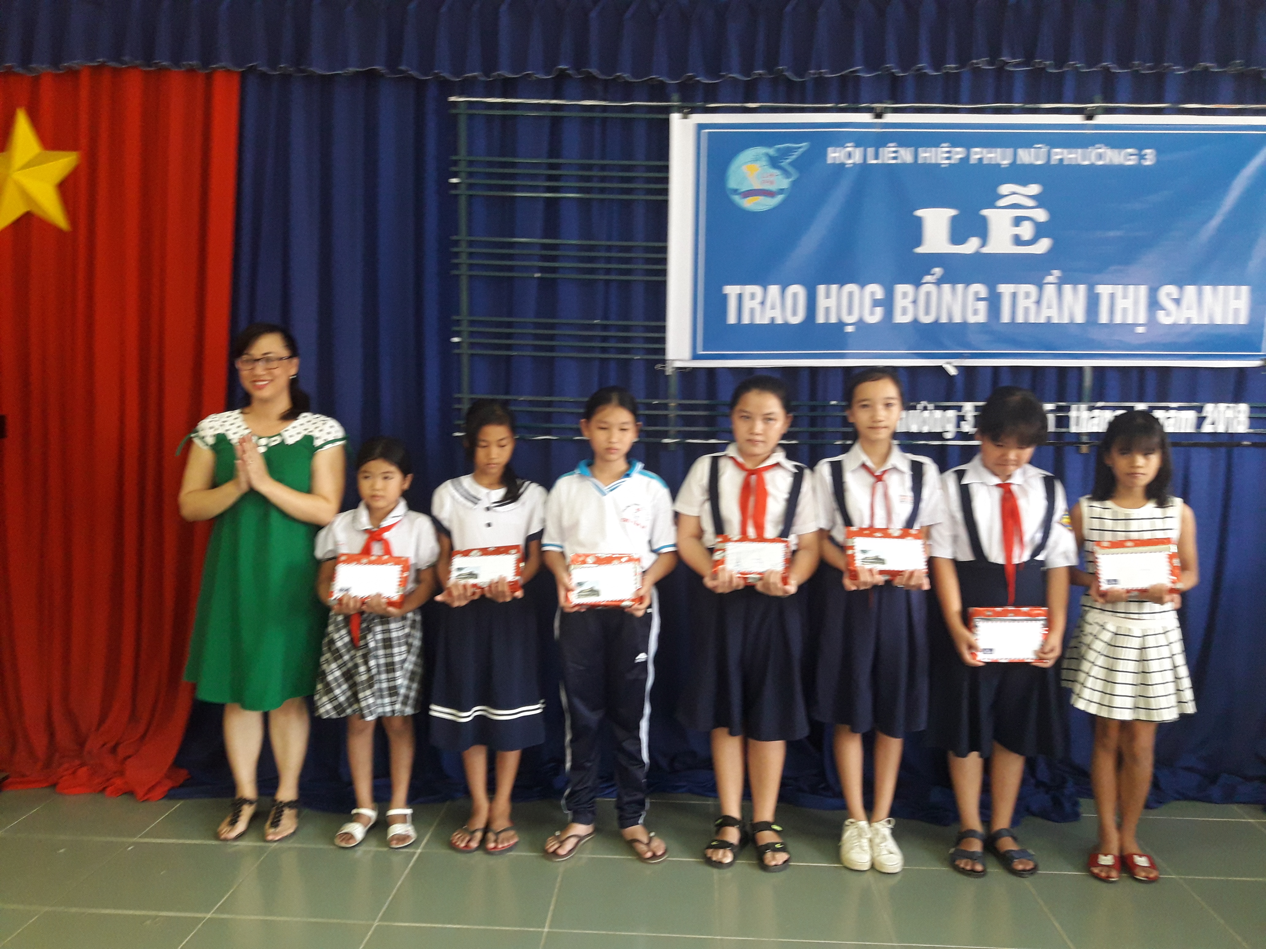 Trao tặng học bổng, quà cho học sinh nghèo nhân dịp khai giảng  năm học mới 2018 - 2019