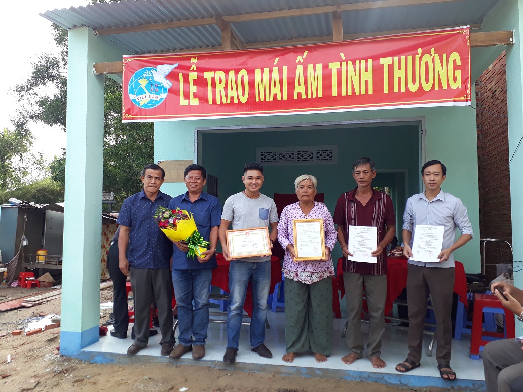 Hội LHPN thị trấn Gò Dầu: trao Mái ấm tình thương cho phụ nữ nghèo