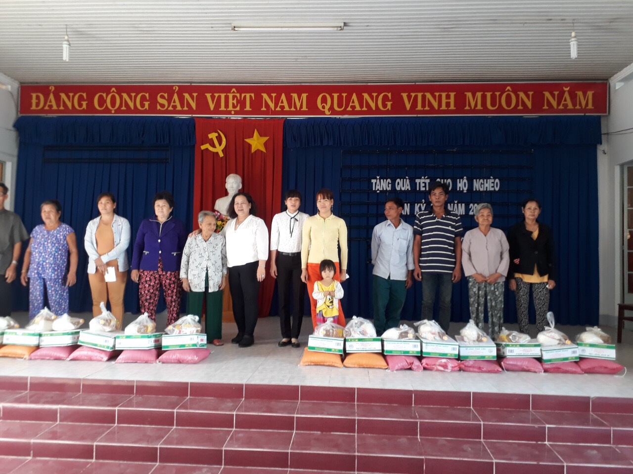 Dương Minh Châu: trao quà tết cho hội viên, phụ nữ nghèo, phụ nữ khó khăn