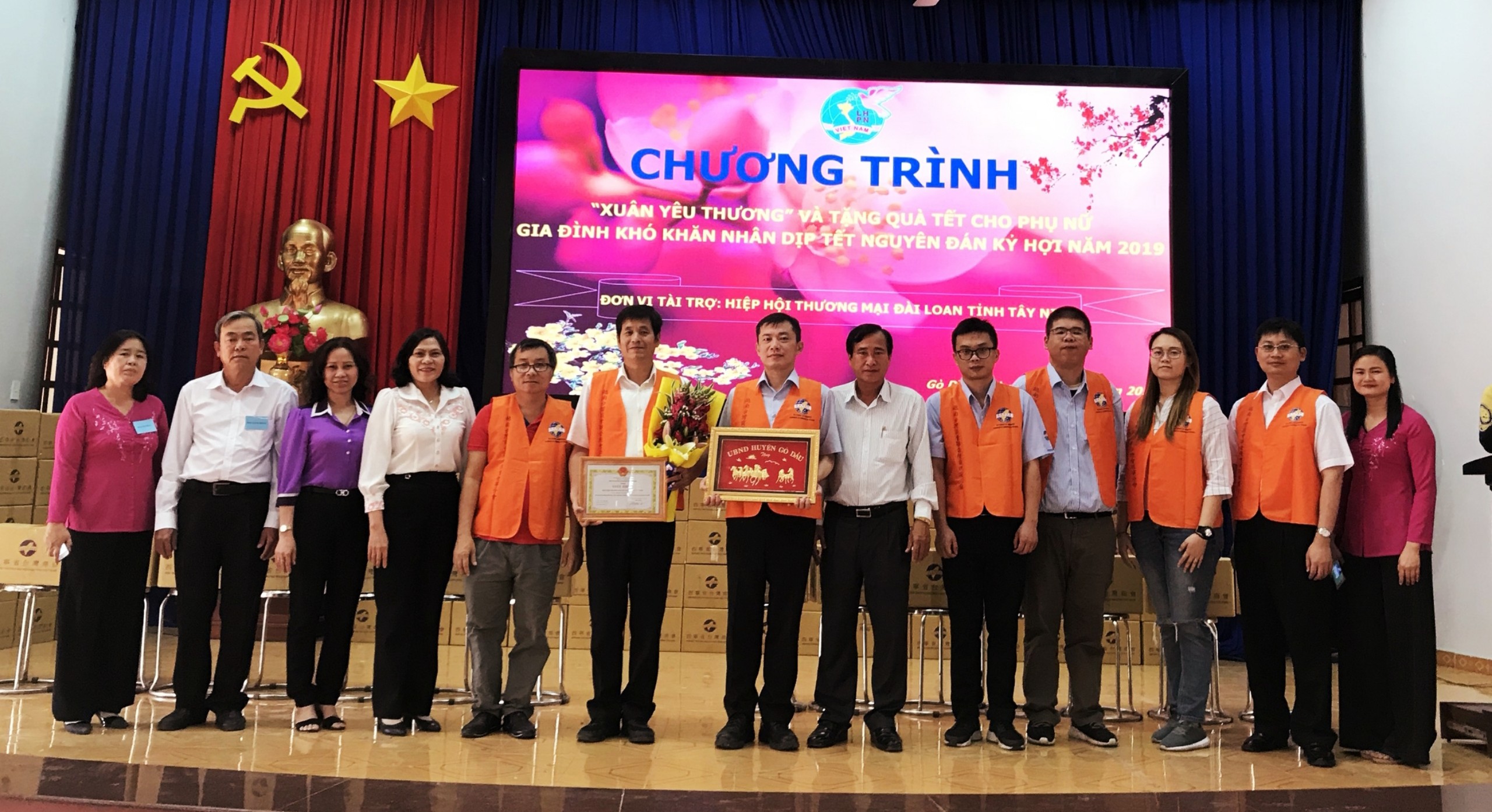 GÒ DẦU:  TỔ CHỨC CHƯƠNG TRÌNH “XUÂN YÊU THƯƠNG”, TẶNG QUÀ TẾT CHO PHỤ NỮ,  GIA ĐÌNH KHÓ KHĂN