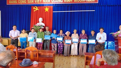 Hội LHPN cơ sở (Bình Minh, Long Giang, Tân Thành): nhiều hoạt động chăm lo, phụ nữ trẻ em nhân dịp Tết