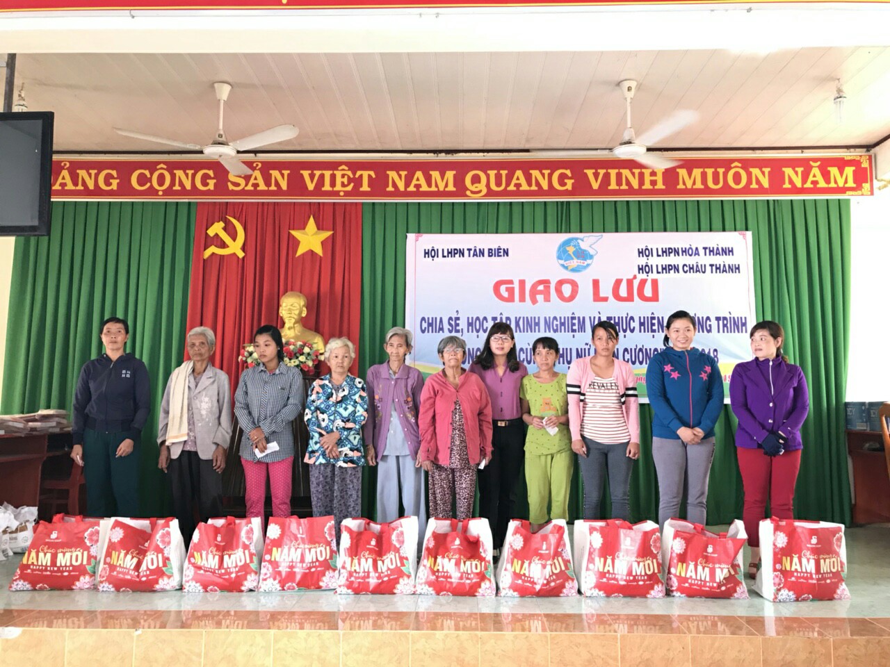 Giao lưu, học tập kinh nghiệm