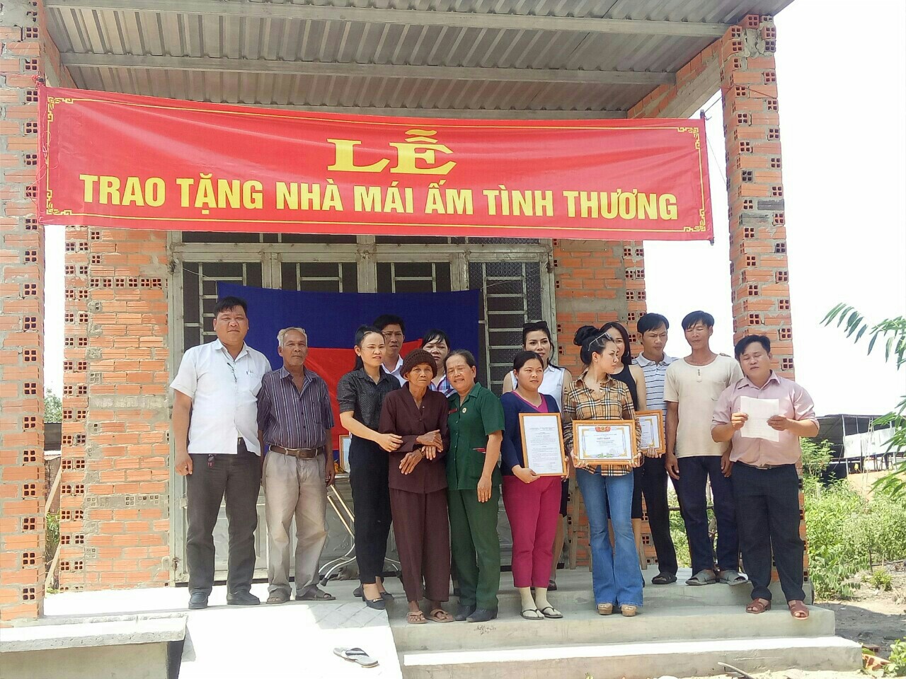 Hội LHPN xã Phước Minh trao tặng Mái ấm tình thương cho phụ nữ nghèo