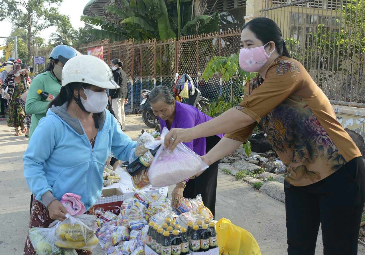 Phiên chợ 0 đồng hỗ trợ phụ nữ nghèo