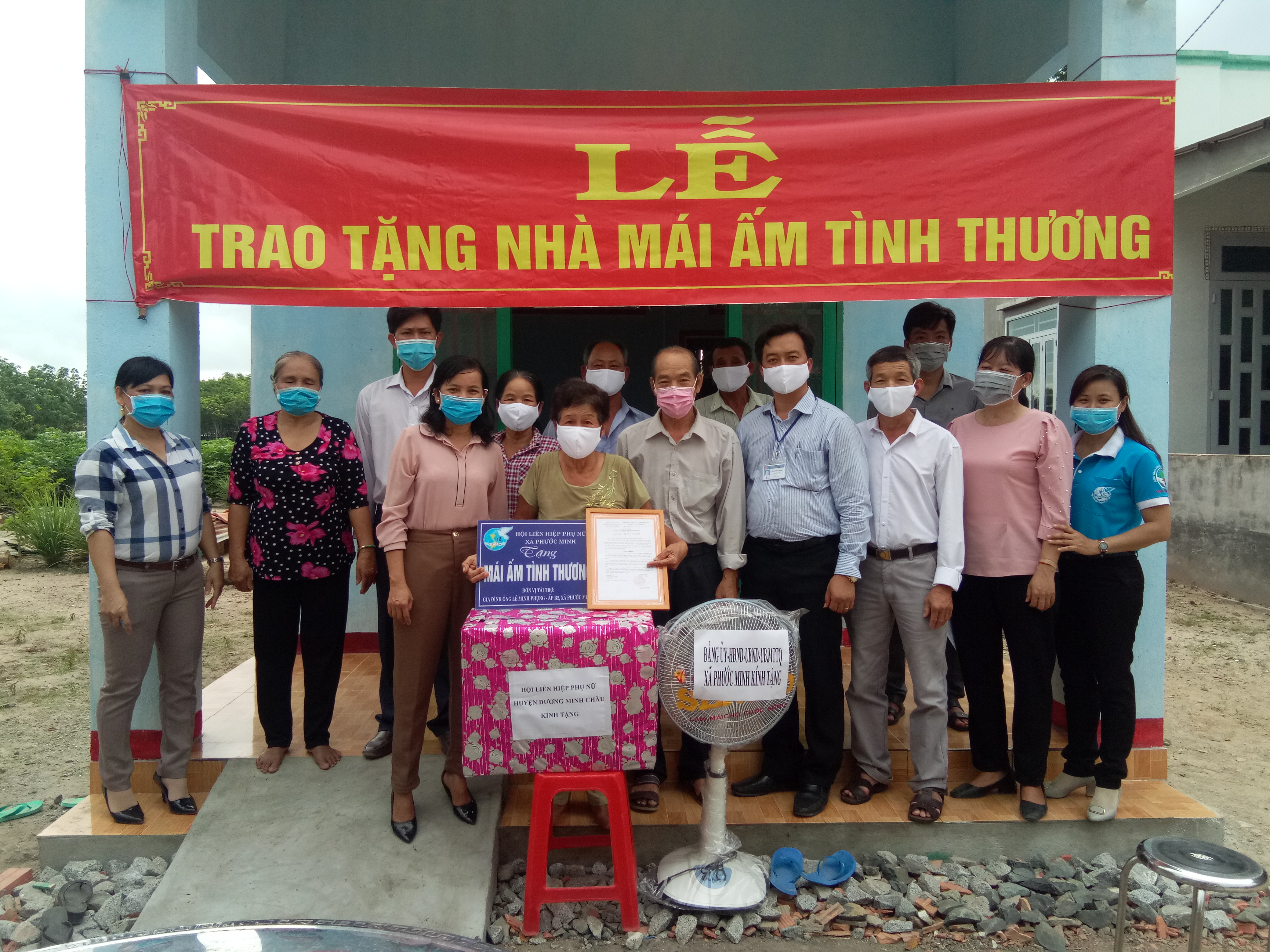 TRAO MÁI ẤM TÌNH THƯƠNG CHO PHỤ NỮ NGHÈO