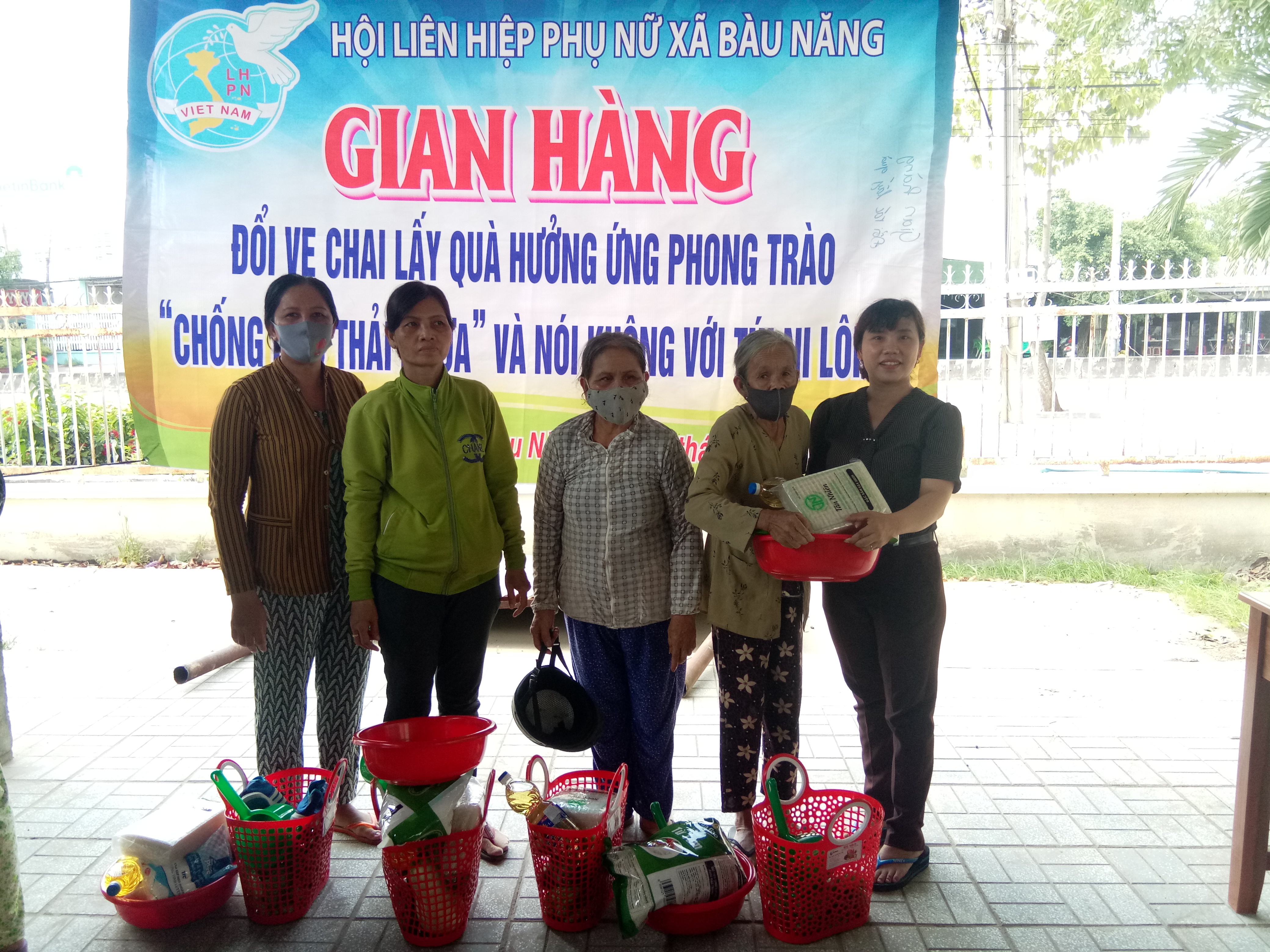 Gian hàng Đổi ve chai lấy quà