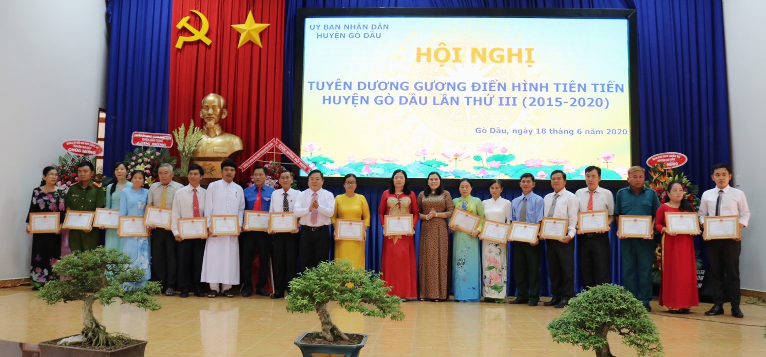 Hội nghị Tuyên dương gương điển hình tiên tiến huyện Gò Dầu lần thứ III (2020-2025)