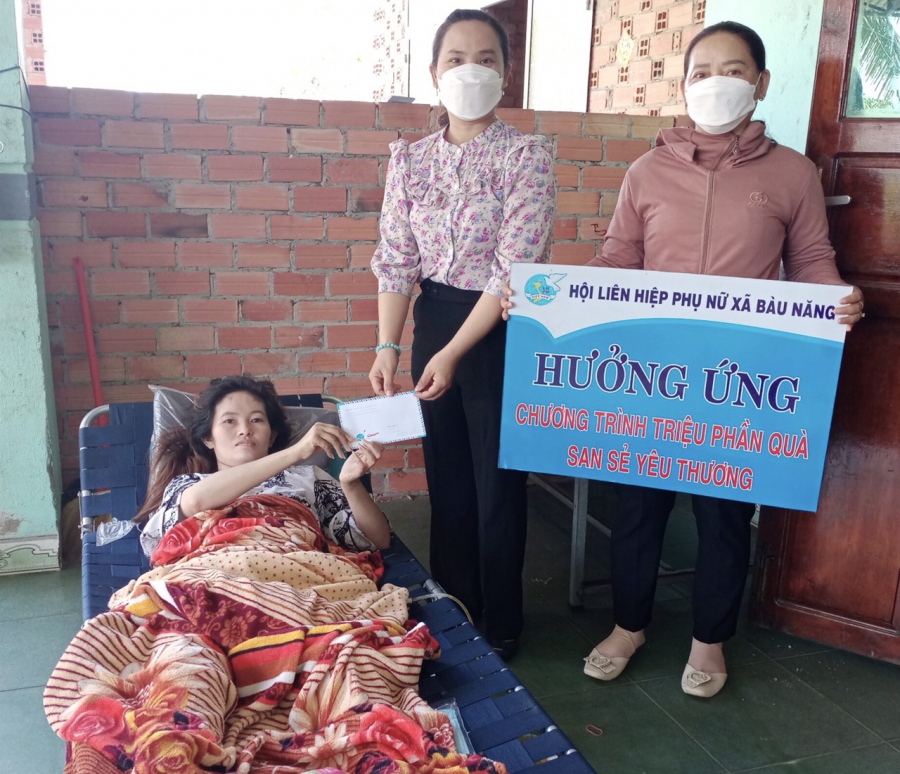 Hội LHPN xã Bàu Năng vận động Mạnh Thường quân chăm lo cho hội viên phụ nữ có hoàn cảnh khó khăn