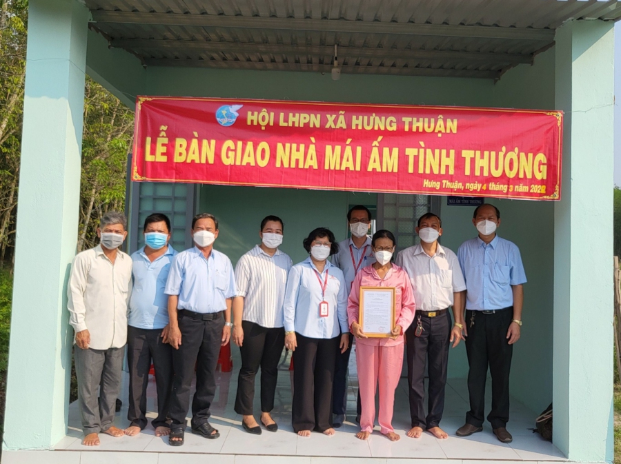 HỘI LHPN XÃ HƯNG THUẬN TRAO NHÀ “MÁI ẤM TÌNH THƯƠNG” CHO HỘI VIÊN, PHỤ NỮ KHÓ KHĂN