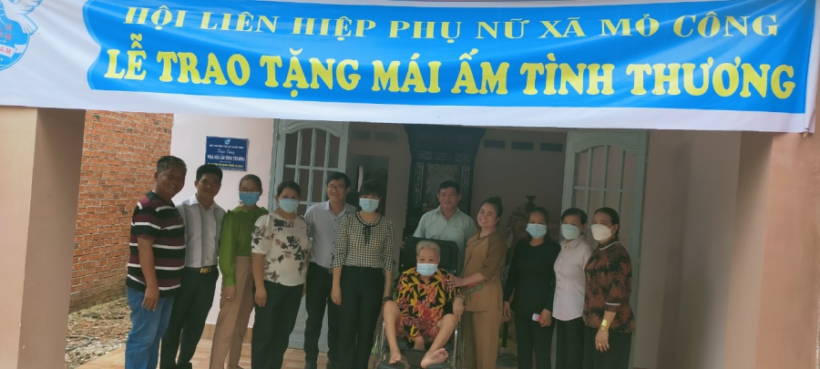 HỘI LHPN XÃ MỎ CÔNG TRAO TẶNG NHÀ MÁI ẤM TÌNH THƯƠNG CHO HỘI VIÊN, PHỤ NỮ NGHÈO, KHUYẾT TẬT