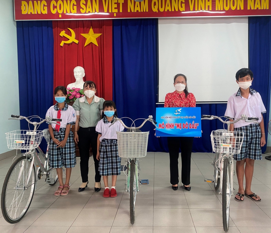 Hội LHPN thị trấn Gò Dầu tổ chức chương trình “Mẹ đỡ đầu” năm 2022