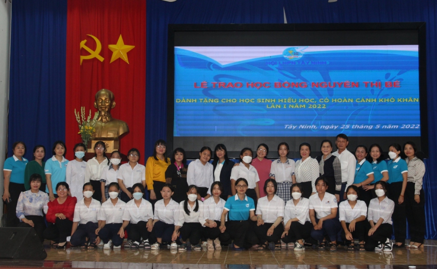 Lễ trao học bổng Nguyễn Thị Bé