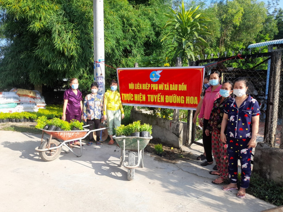 HỘI LHPN XÃ BÀU ĐỒN THỰC HIỆN TUYẾN ĐƯỜNG HOA VÀ CHƯƠNG TRÌNH “MẸ ĐỠ ĐẦU”