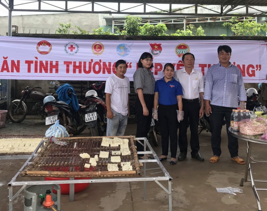 HOẠT ĐỘNG BẾP ĂN TÌNH THƯƠNG TẠI ẤP SUỐI ÔNG ĐÌNH, XÃ TRÀ VONG