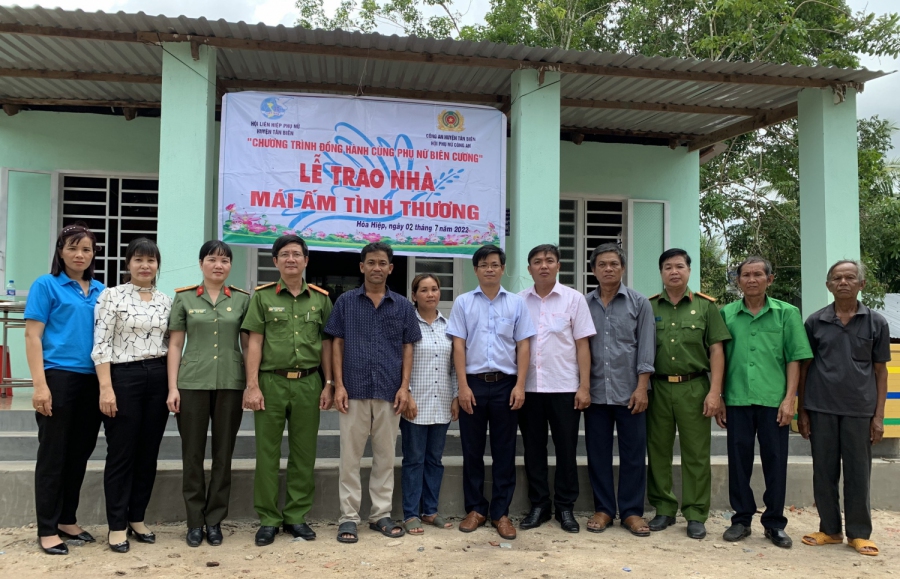 HỘI LHPN XÃ HÒA HIỆP TỔ CHỨC TRAO NHÀ “MÁI ẤM TÌNH THƯƠNG” CHO HỘI VIÊN PHỤ NỮ DÂN TỘC KHƠ ME CÓ HOÀN CẢNH KHÓ KHĂN VỀ NHÀ Ở