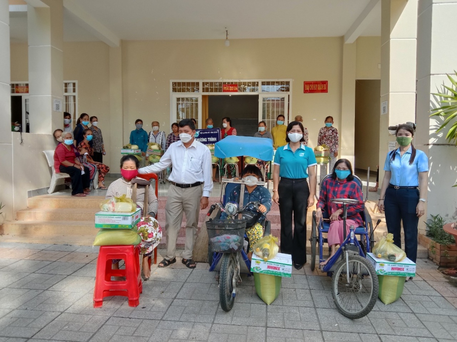 Hội LHPN xã Tân Bình phối hợp ra quân làm công tác dân vận đợt 1 năm 2022 và tuyên truyền phổ biến giáo dục pháp luật cho hội viên phụ nữ