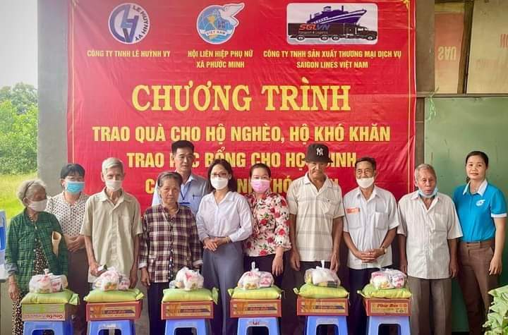 Hội LHPN xã Phước Minh và Hội LHPN Thị Trấn Dương Minh Châu tổ chức  rao quà cho hội viên có hoàn cảnh khó khăn và trao học bỗng cho các em học sinh nghèo, học giỏi trên địa bàn