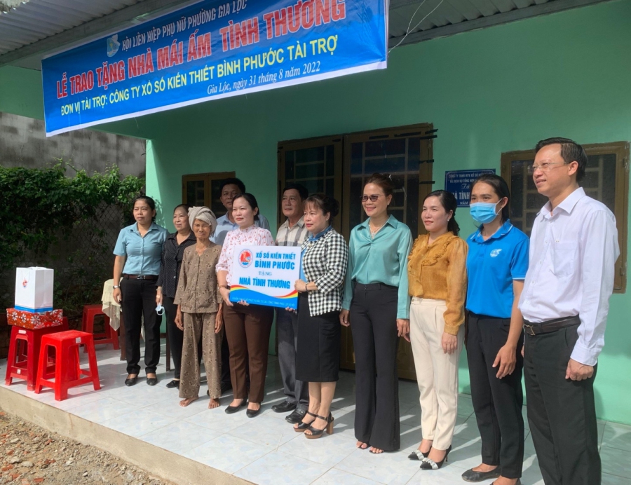 hinh 3 lanh dao thi xa lanh dao phuong va manh thuong quan trao nha