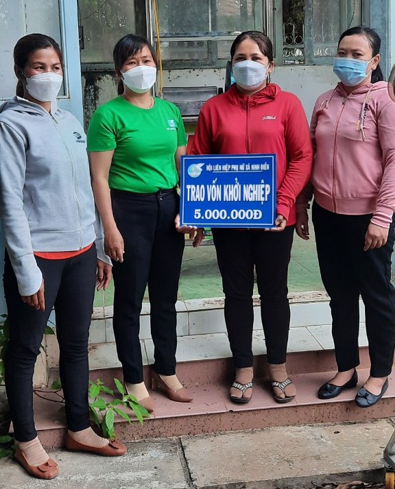 TẤM GƯƠNG CHI HỘI TRƯỞNG NHIỆT HUYẾT VỚI PHONG TRÀO HỘI ĐẶC BIỆT CUỘC VẬN ĐỘNG XÂY DỰNG GIA ĐÌNH 5 KHÔNG 3 SẠCH