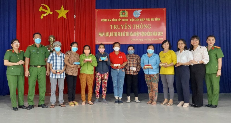 Hội LHPN tỉnh Tây Ninh:  Hơn 300 cán bộ Hội LHPN huyện/thị xã/thành phố, Hội cơ sở và phụ nữ đã chấp hành xong án phạt tù trở về cư trú tại địa phương được truyền thông pháp luật, tư vấn, hỗ trợ tái hòa nhập cộng đồng năm 2022