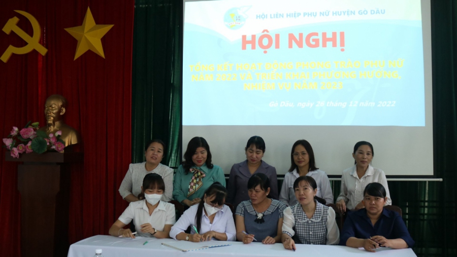Hội LHPN huyện Gò Dầu  tổ chức hội nghị tổng kết phong trào phụ nữ năm 2022  và trao sinh kế khởi nghiệp