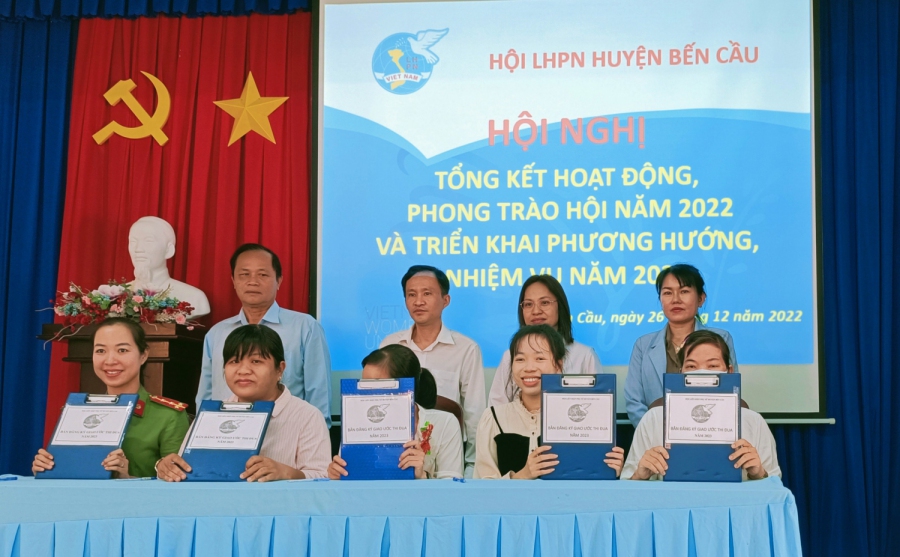 HỘI LHPN HUYỆN BẾN CẦU ĐÁNH GIÁ LẠI CÔNG TÁC HỘI VÀ PHONG TRÀO QUA MỘT NĂM HOẠT ĐỘNG