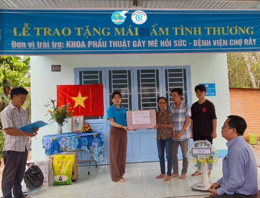 TRAO NHÀ MÁI ẤM TÌNH THƯƠNG CHO PHỤ NỮ KHUYẾT TẬT