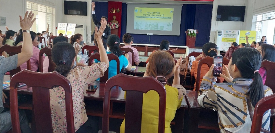 Hơn 200 cán bộ, hội viên, phụ nữ trên địa bàn tỉnh Tây Ninh được tập huấn về khởi sự kinh doanh với các mô hình phụ nữ phát triển kinh tế tại gia
