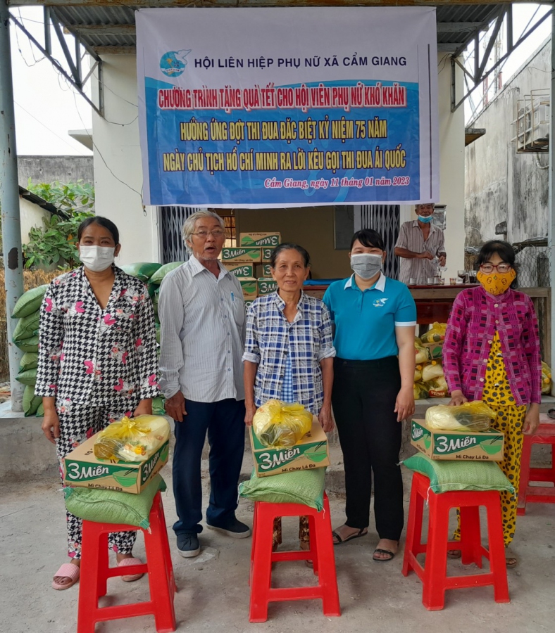 LỄ TRAO QUÀ TẾT CHO HỘI  VIÊN PHỤ NỮ KHÓ KHĂN XÃ CẨM GIANG, HUYỆN GÒ DẦU