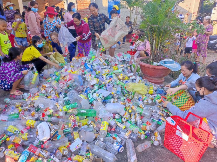 TUYÊN TRUYỀN AN TOÀN THỰC PHẨM TRƯỚC TẾT NGUYÊN ĐÁN QUÝ MÃO NĂM 2023 VÀ TỔ CHỨC GIAN HÀNG 0 ĐỒNG ĐỔI RÁC THẢI NHỰA NHẬN QUÀ TẠI XÃ PHƯỚC NINH