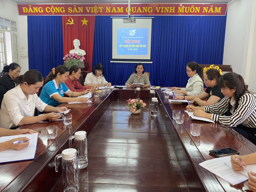 Hội LHPN huyện Dương Minh Châu tổ chức Hội nghị giao ban quý I năm 2023 và lấy ý kiến dự thảo Luật đất đai (sửa đổi)