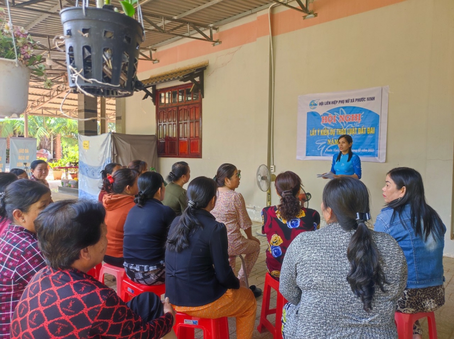 Hội LHPN xã Phước Ninh, huyện Dương Minh Châu  tổ chức hội nghị lấy ý kiến Luật đất đai (sửa đổi) trong hội viên phụ nữ