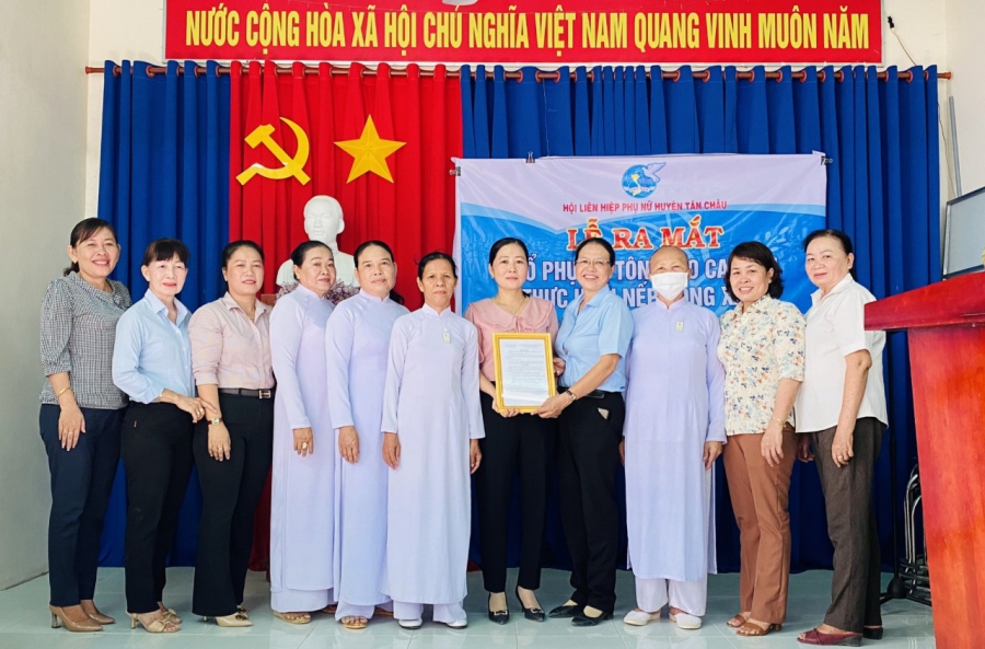 Hội LHPN huyện Tân Châu ra mắt mô hình “Tổ phụ nữ tôn giáo Cao đài thực hiện nếp sống xanh”