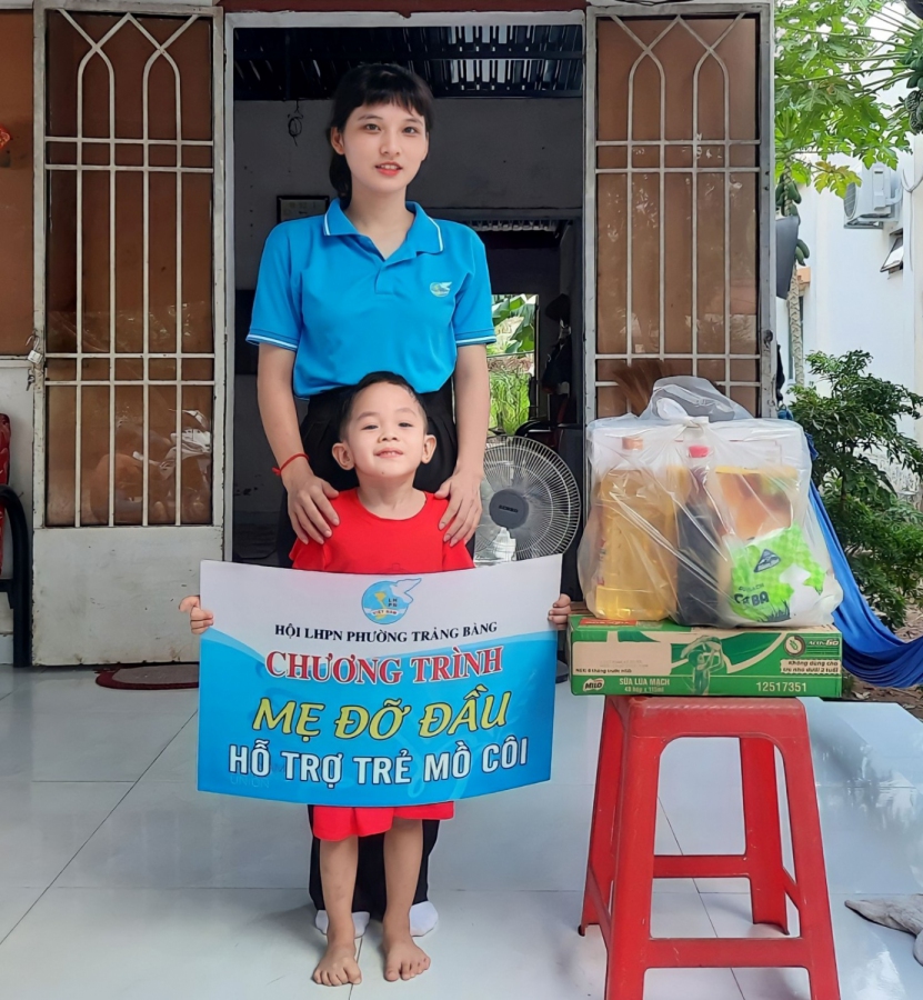 Hội LHPN phường Trảng Bàng hỗ trợ "Mẹ đỡ đầu" và trẻ em khuyết tật trên địa bàn