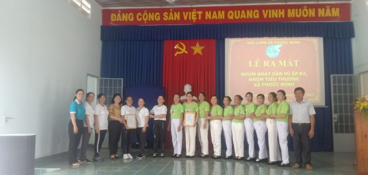 Hội LHPN xã Phước Minh tổ chức lễ ra mắt nhóm nhảy Dân vũ, hỗ trợ “Mẹ đỡ đầu” và trao học bổng cho học sinh nghèo hiếu học trên địa bàn
