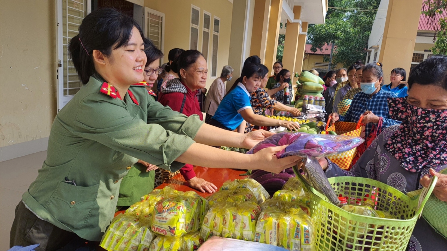 Hội LHPN thị xã Hòa Thành: Tổ chức triển khai thực hiện Dự án 8 và “Phiên chợ 0 đồng” cho hội viên, phụ nữ dân tộc thiểu số