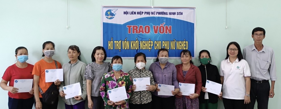 Hội LHPN Phường Ninh Sơn trao vốn khởi nghiệp hỗ trợ hội viên, phụ nữ nghèo phát triển kinh tế