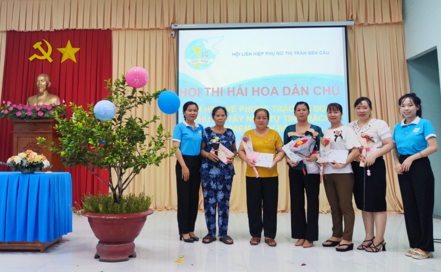 Hội thi hái hoa dân chủ hưởng ứng Phong trào thi đua “Phụ nữ Tây Ninh tự tin, trách nhiệm, tiến bộ” nhiệm kỳ 2021-2026