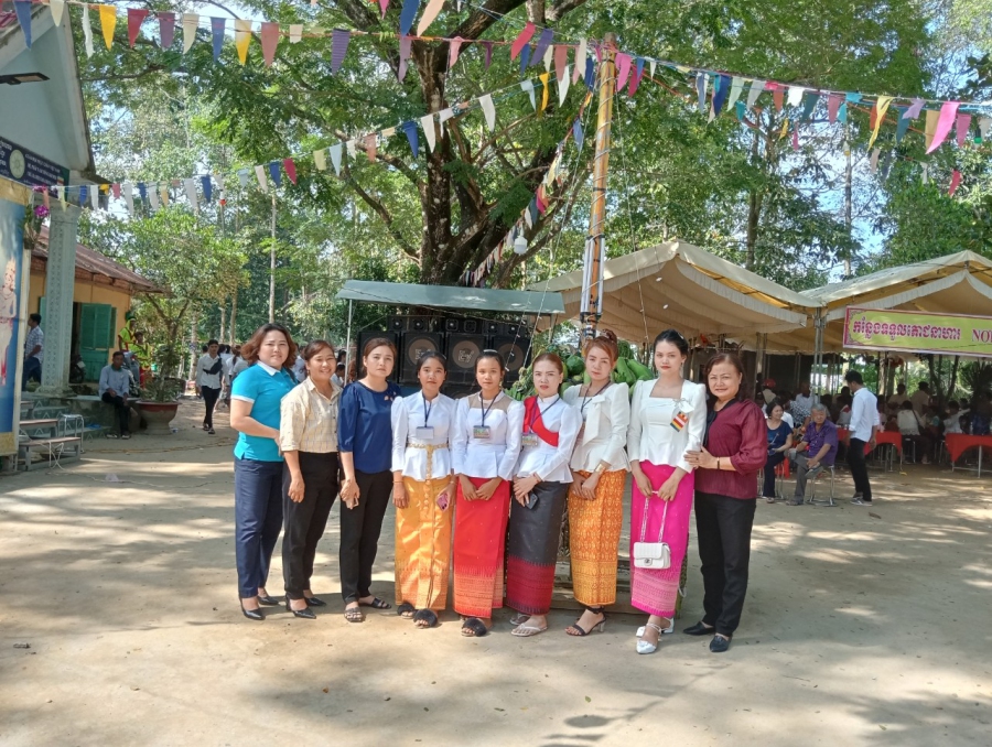 Hội LHPN huyện Châu Thành chúc mừng Lễ Kathina tại xã Ninh Điền