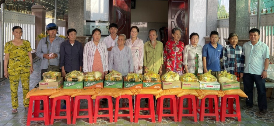 Tân Biên tích cực chăm lo cho hộ nghèo, khó khăn, thăm hỏi, động viên cán bộ, chiến sĩ nhân dịp Tết Nguyên đán Giáp Thìn 2024