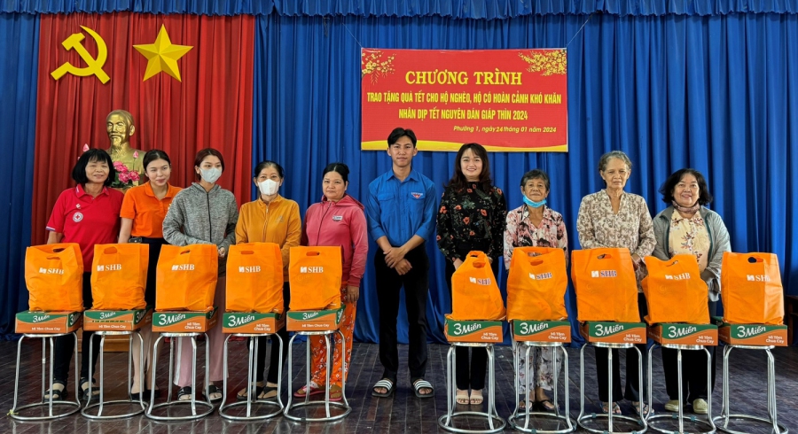 Chuỗi hoạt động trao quà Tết giúp đỡ các chị em hội viên có hoàn cảnh khó khăn trên địa bàn thành phố Tây Ninh