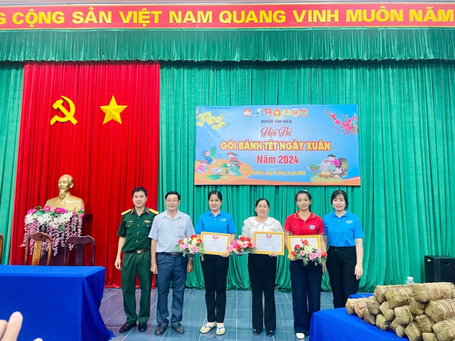 Tân Biên: Hội thi “Gói bánh tét ngày Xuân”.